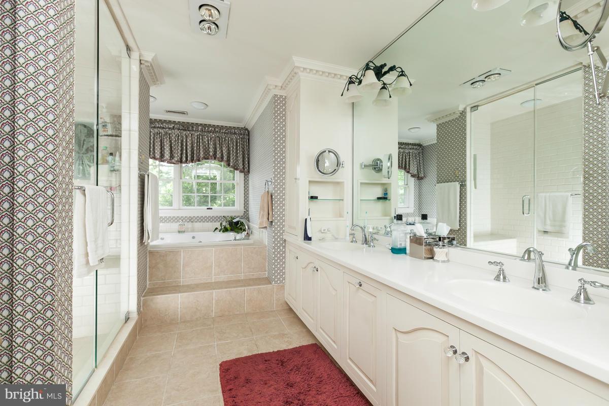 ANTON WOODS - Residential