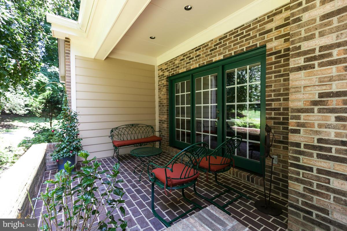 ANTON WOODS - Residential