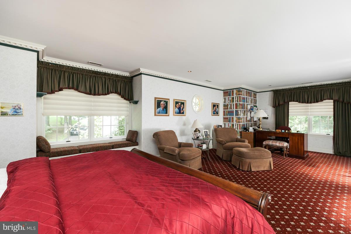 ANTON WOODS - Residential