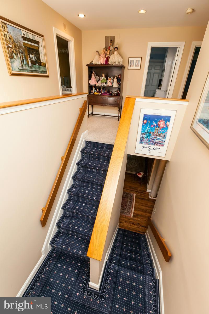 ANTON WOODS - Residential