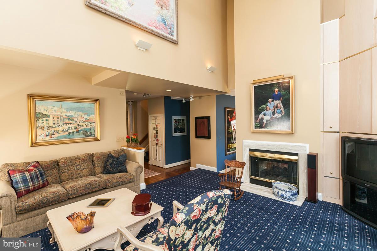 ANTON WOODS - Residential