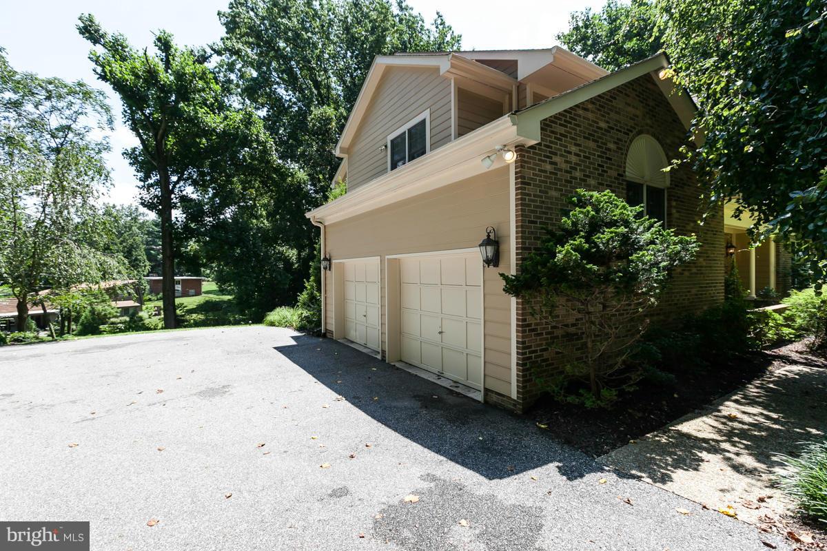 ANTON WOODS - Residential