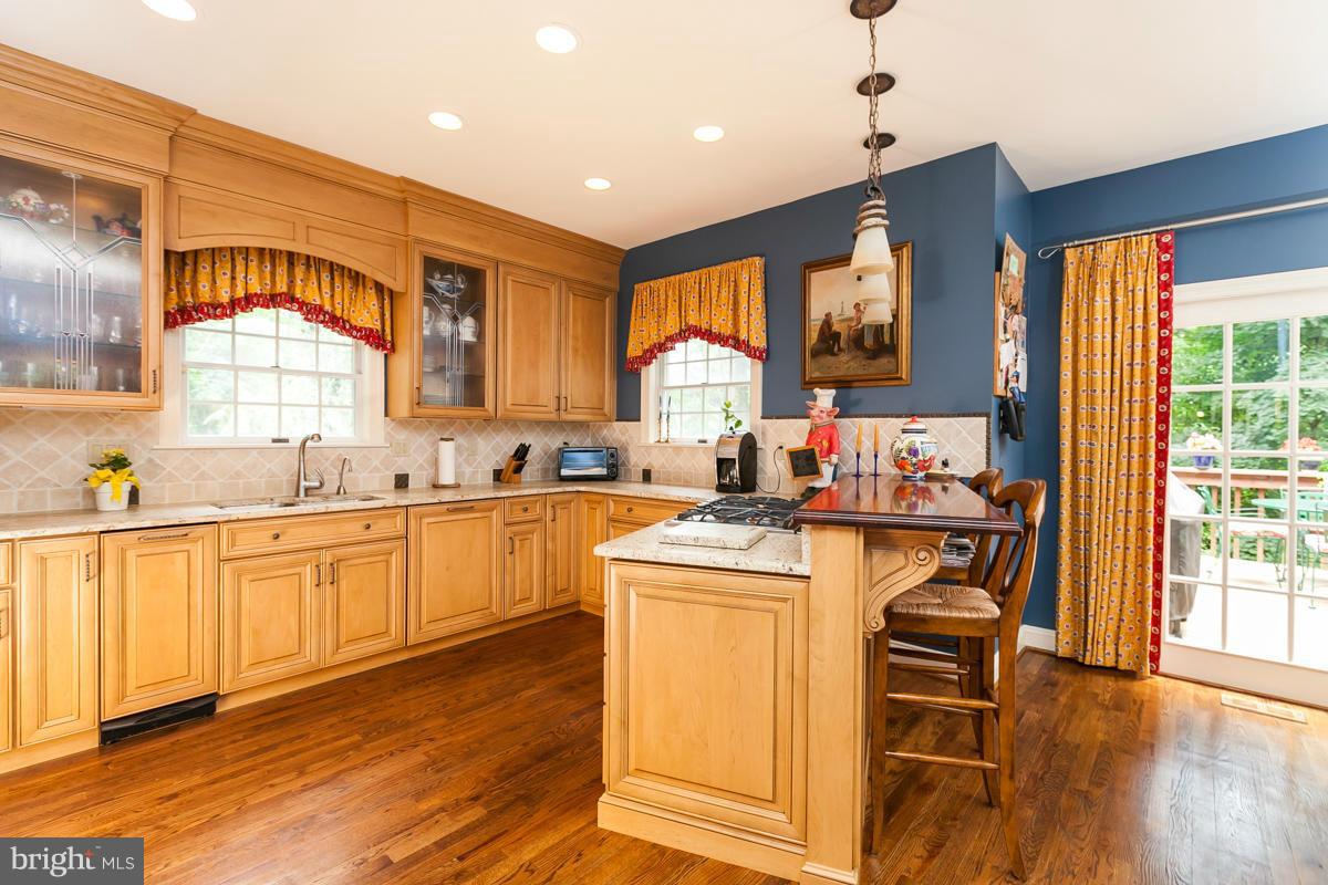 ANTON WOODS - Residential