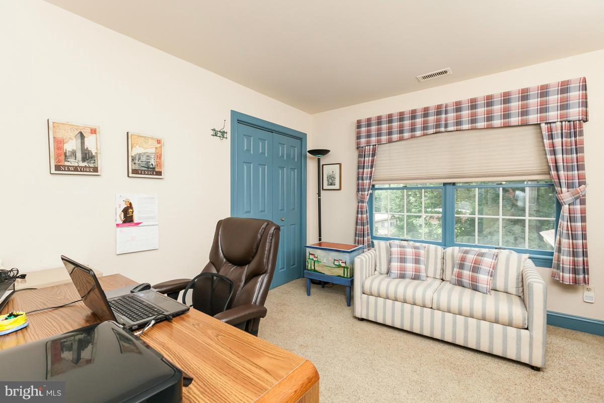 ANTON WOODS - Residential