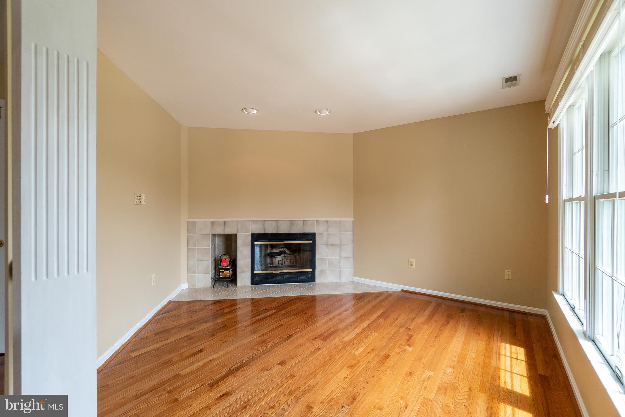 SEVEN OAKS - Residential Lease