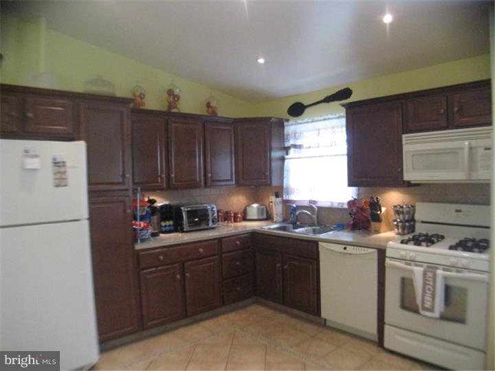 HOLME CIRCLE - Residential