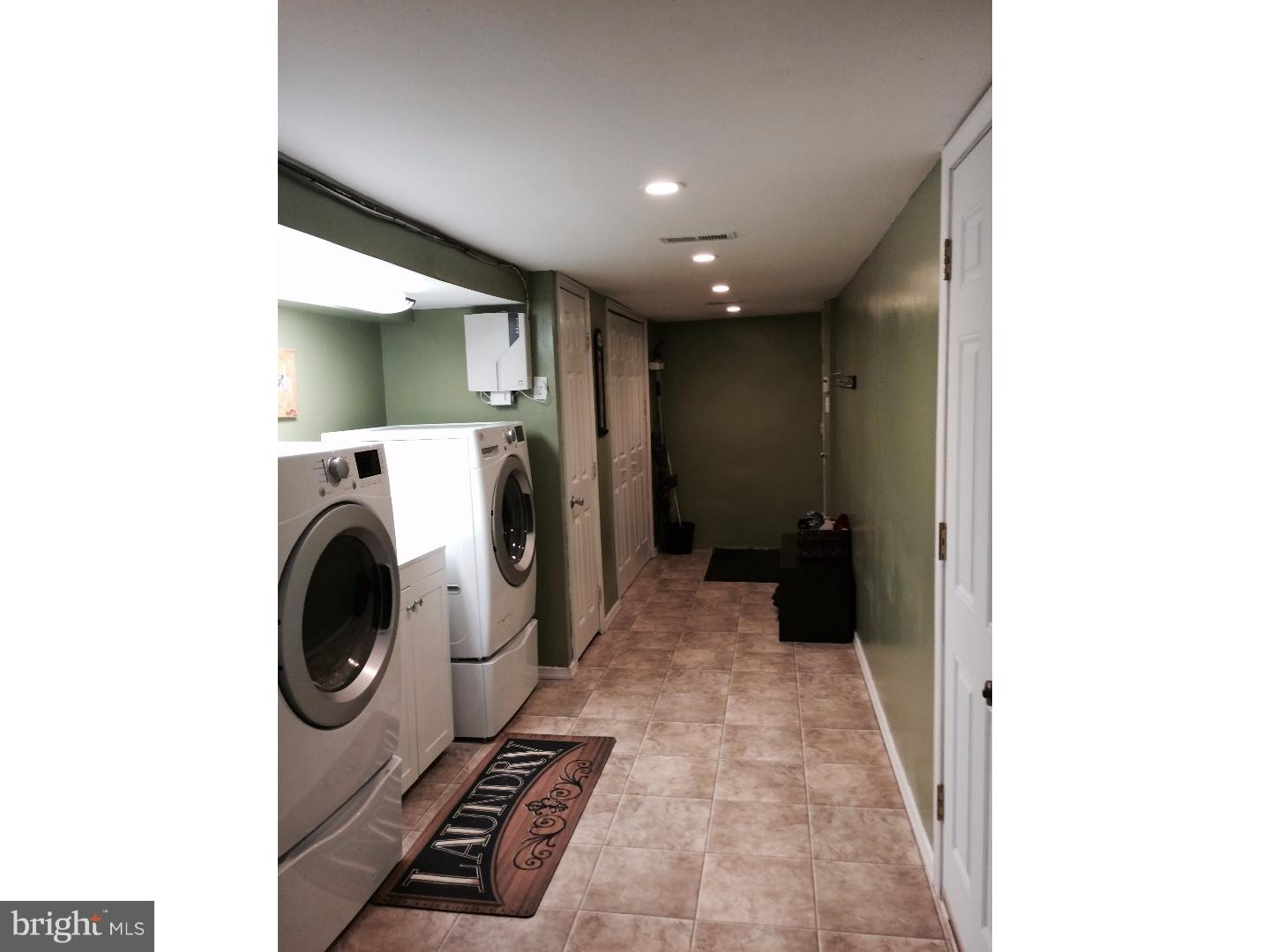 HOLME CIRCLE - Residential