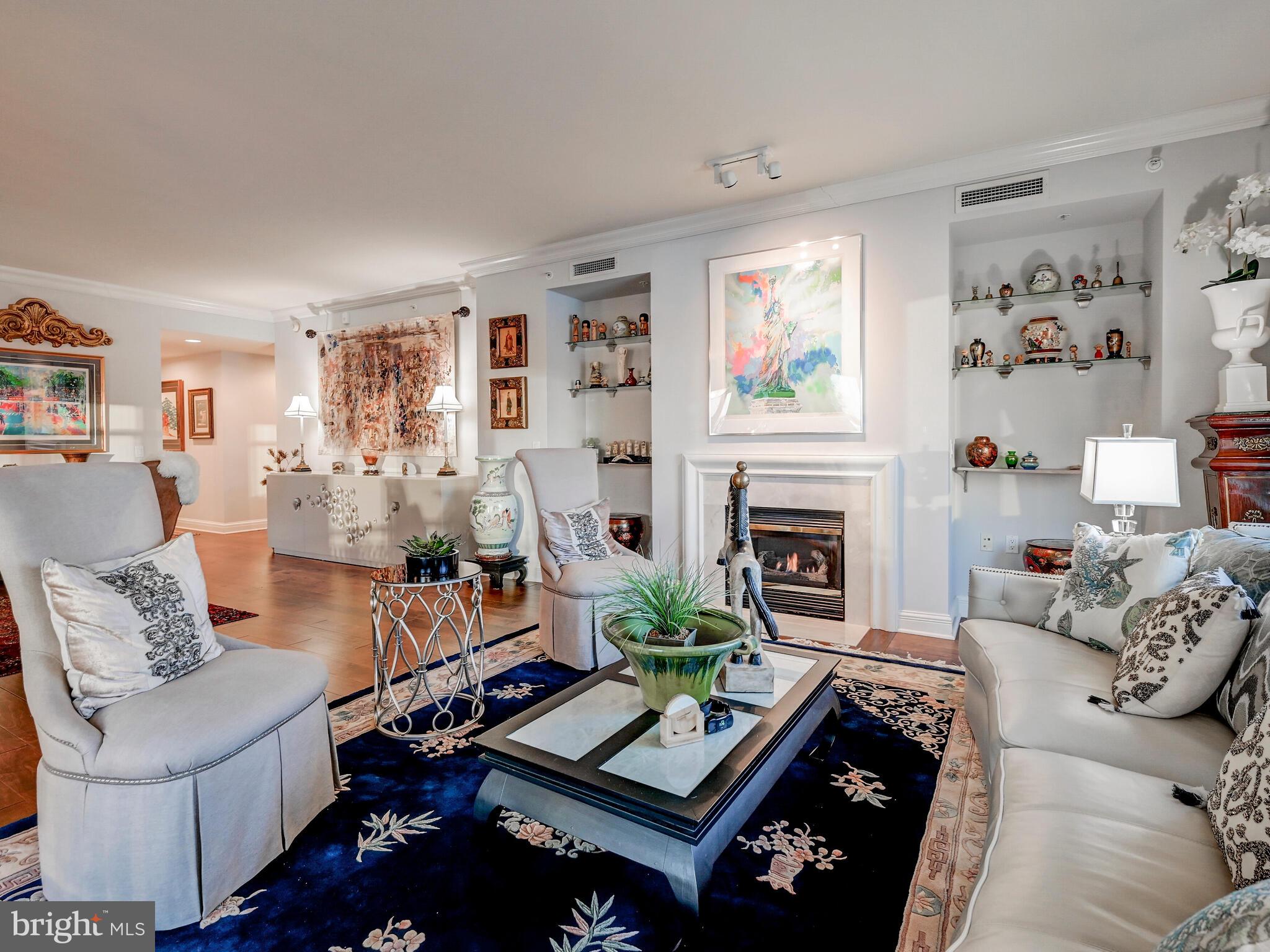 THE RITZ-CARLTON RESIDENCES - Residential