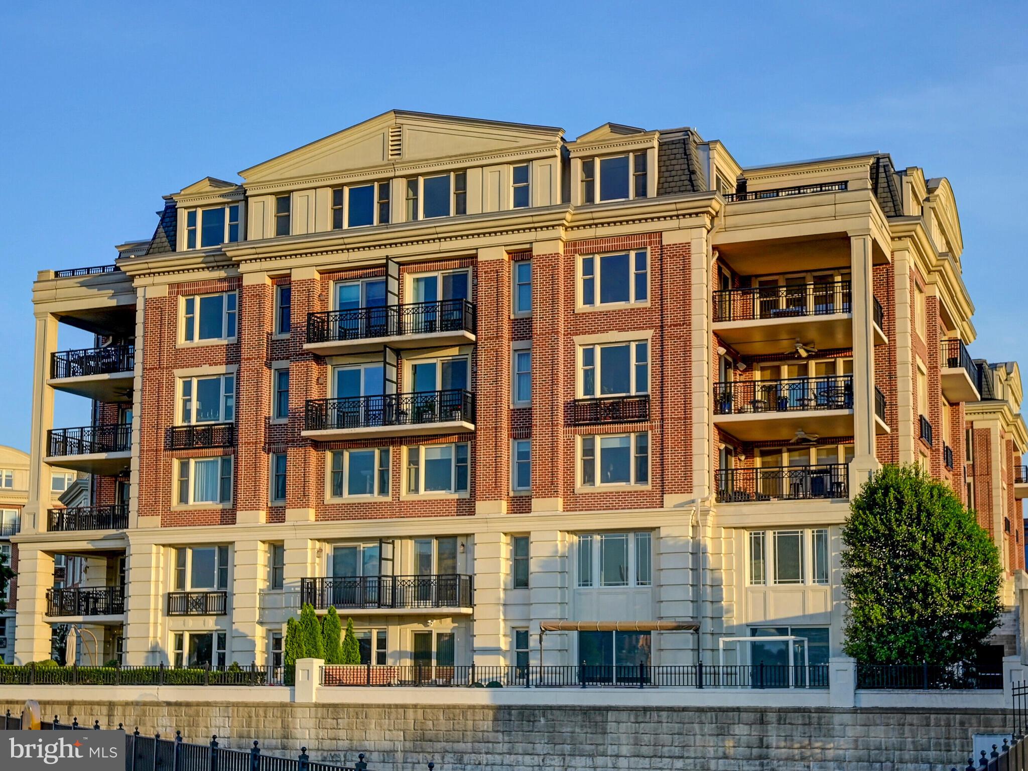 THE RITZ-CARLTON RESIDENCES - Residential