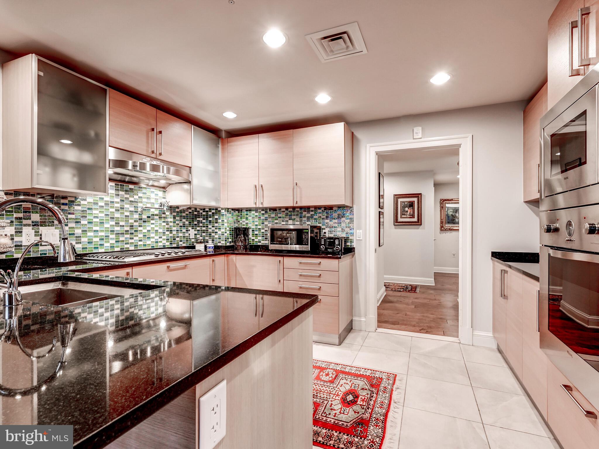 THE RITZ-CARLTON RESIDENCES - Residential