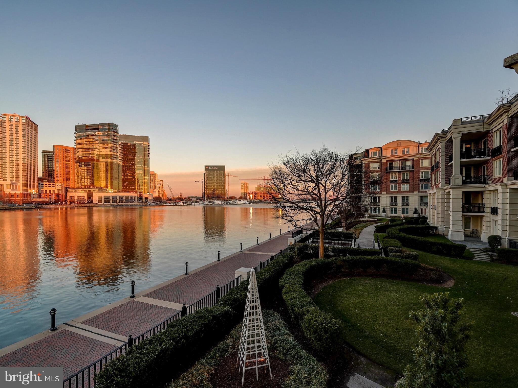 THE RITZ-CARLTON RESIDENCES - Residential