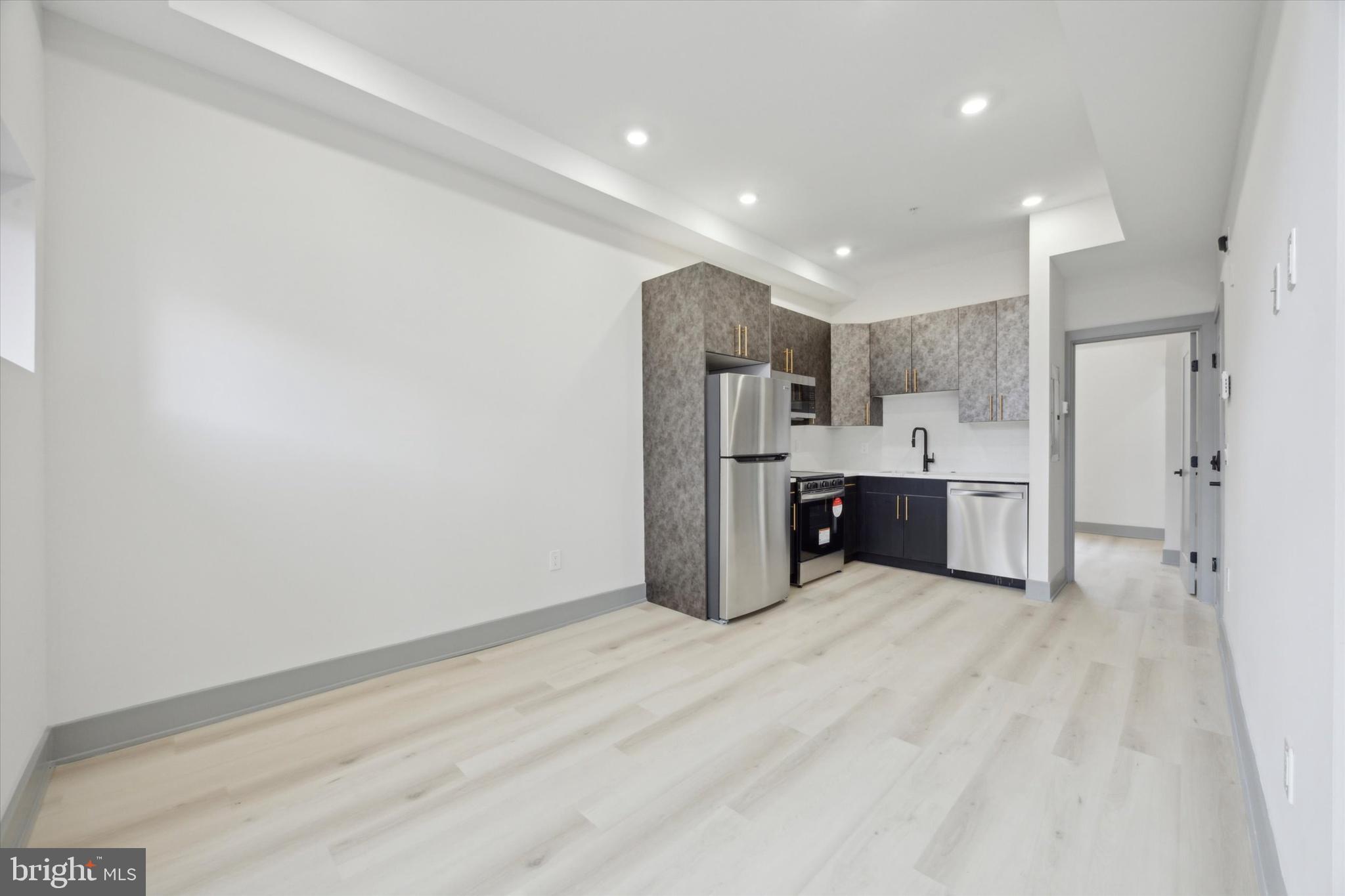 WASHINGTON SQ - Residential Lease