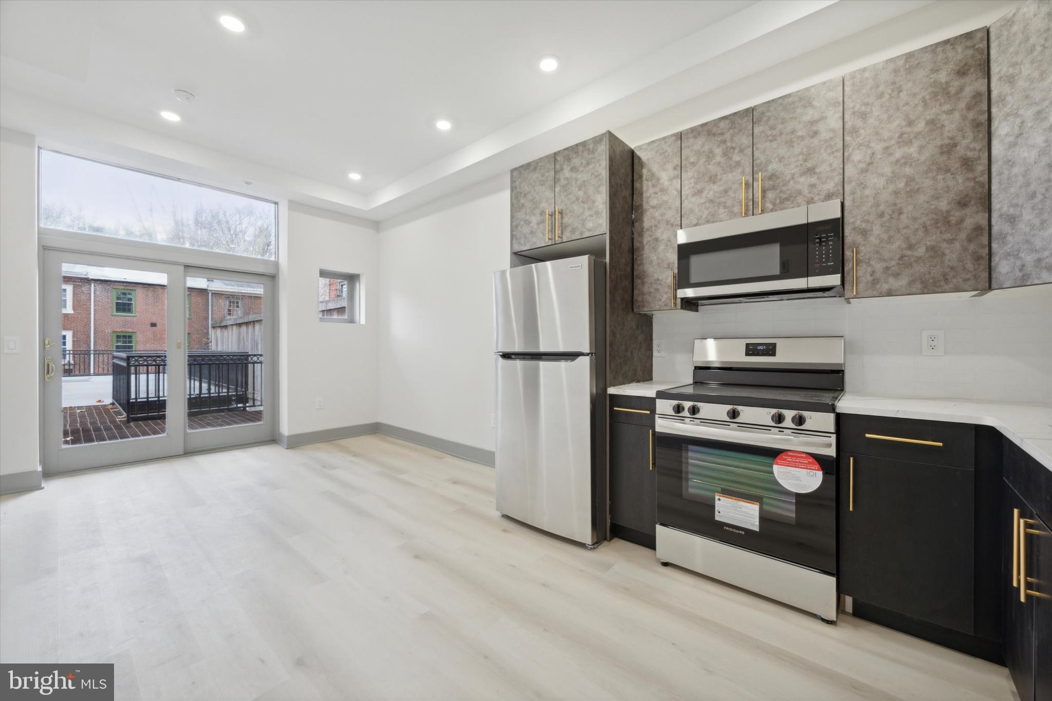 WASHINGTON SQ - Residential Lease