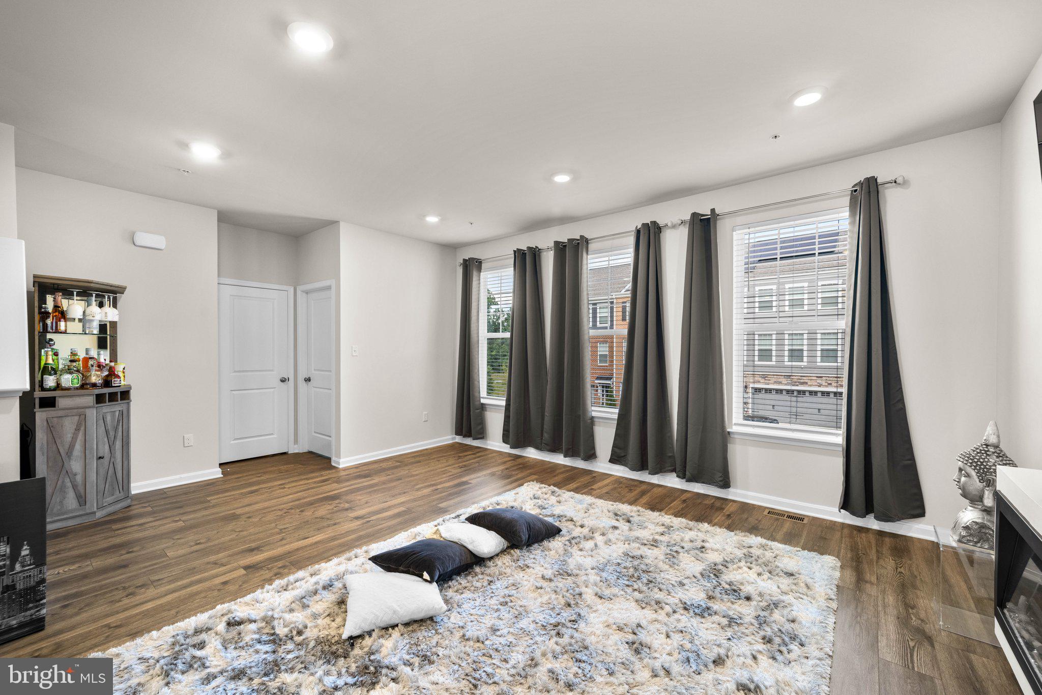 WOODMORE OVERLOOK - Residential