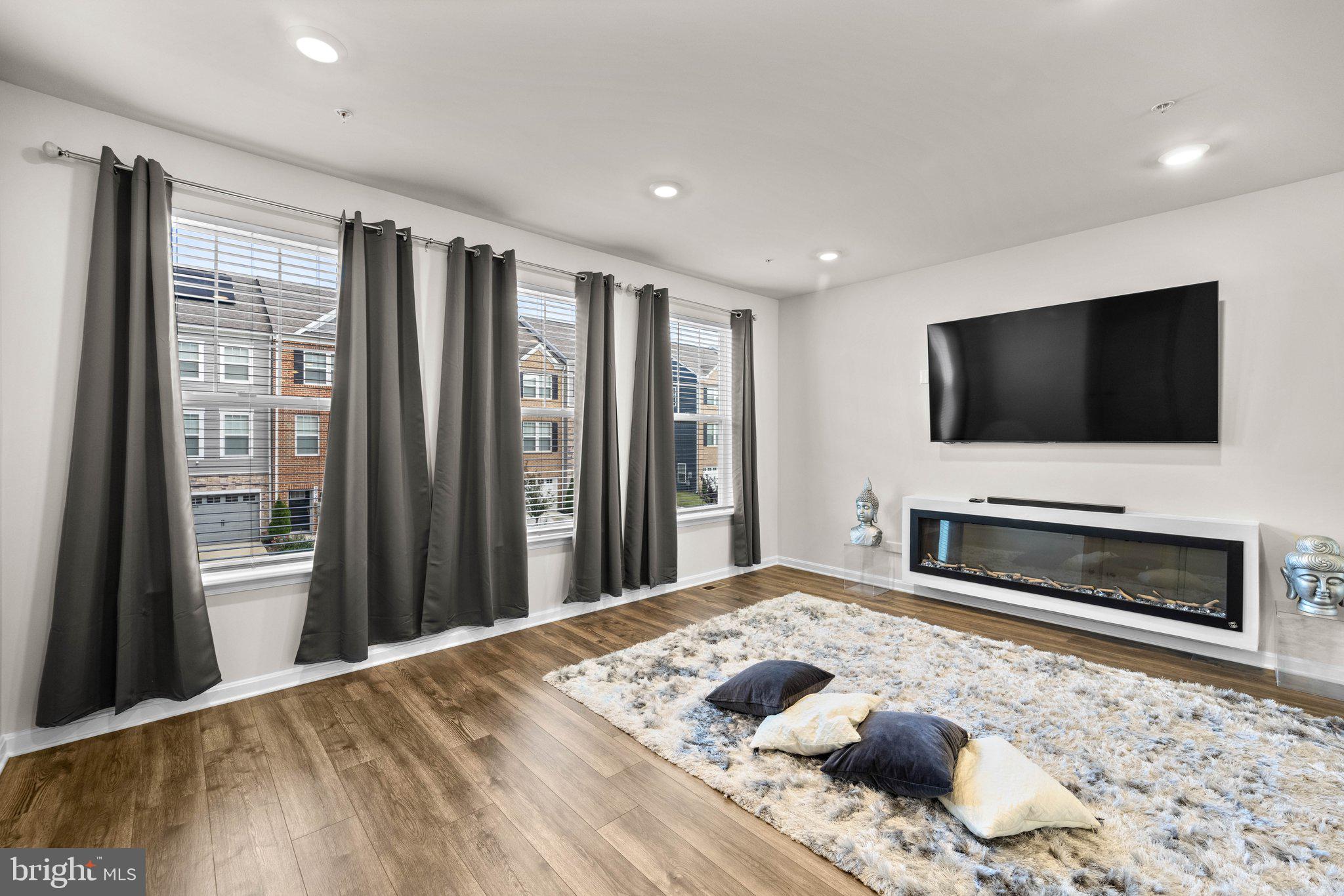 WOODMORE OVERLOOK - Residential