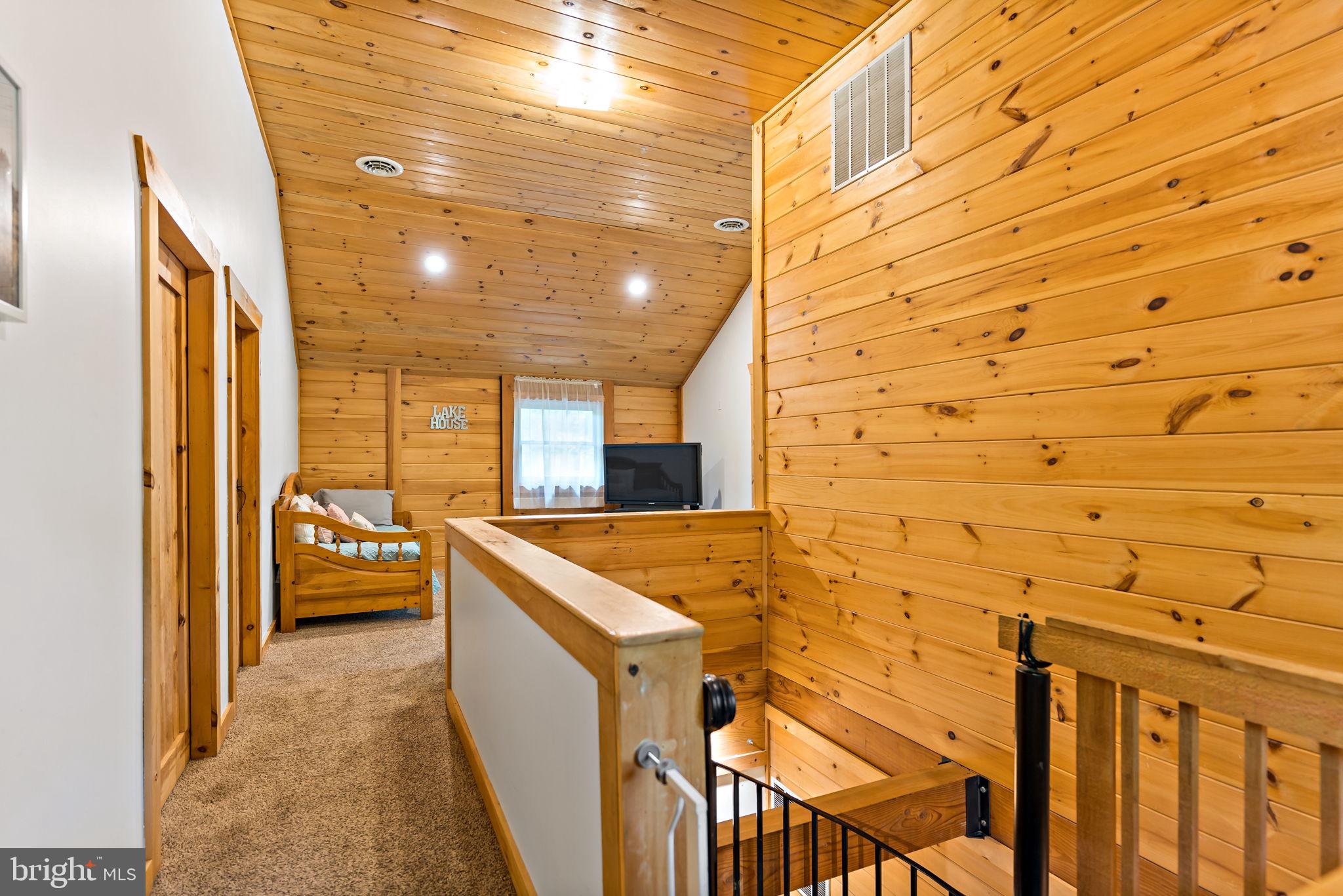 LAKE FERNDALE - Residential