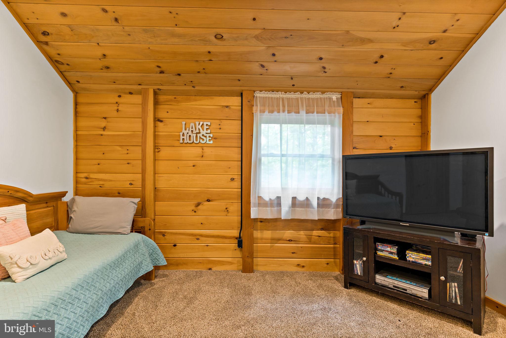 LAKE FERNDALE - Residential