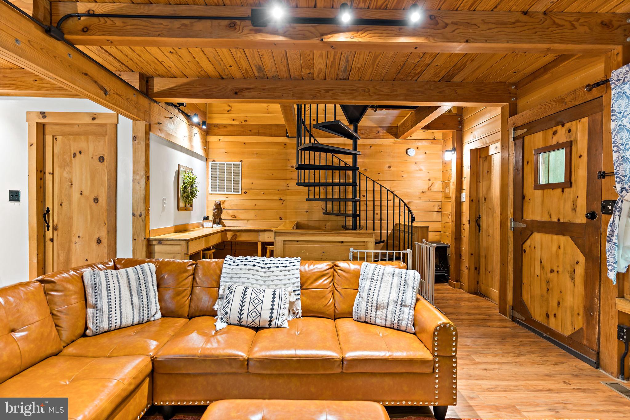 LAKE FERNDALE - Residential