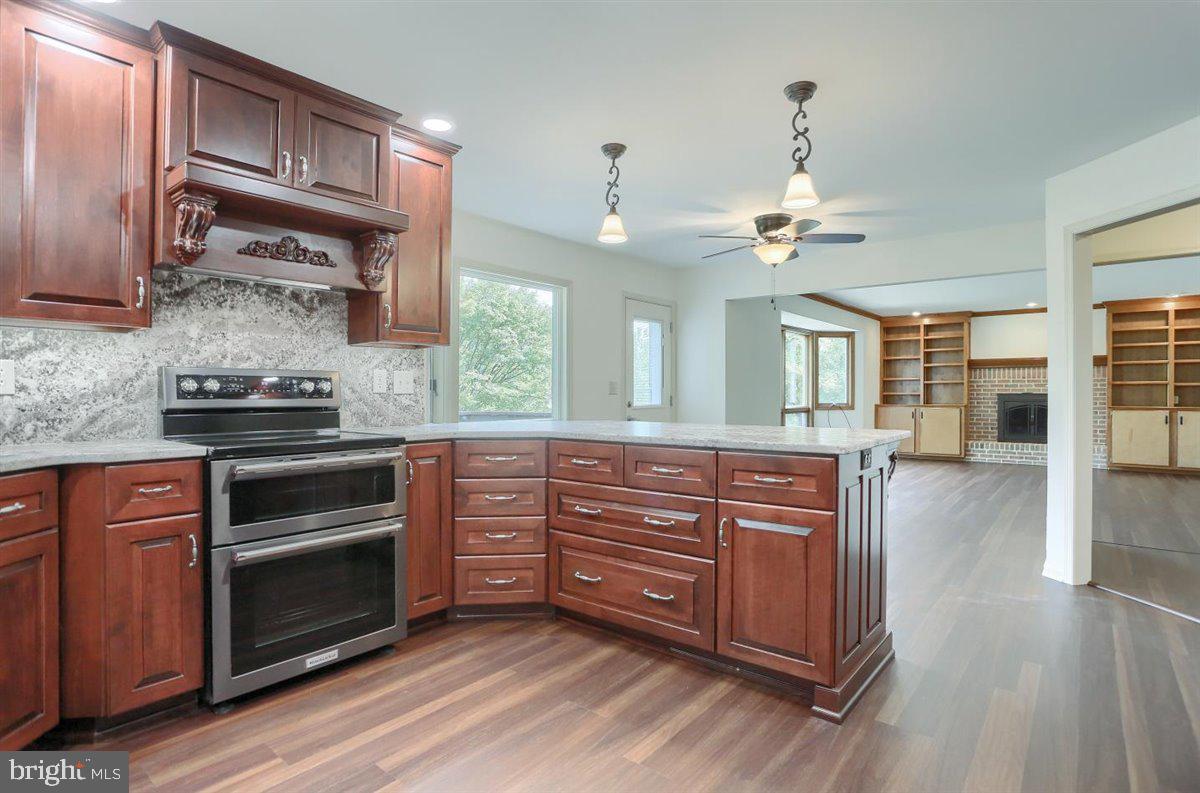 GREEN LANE MANOR - Residential