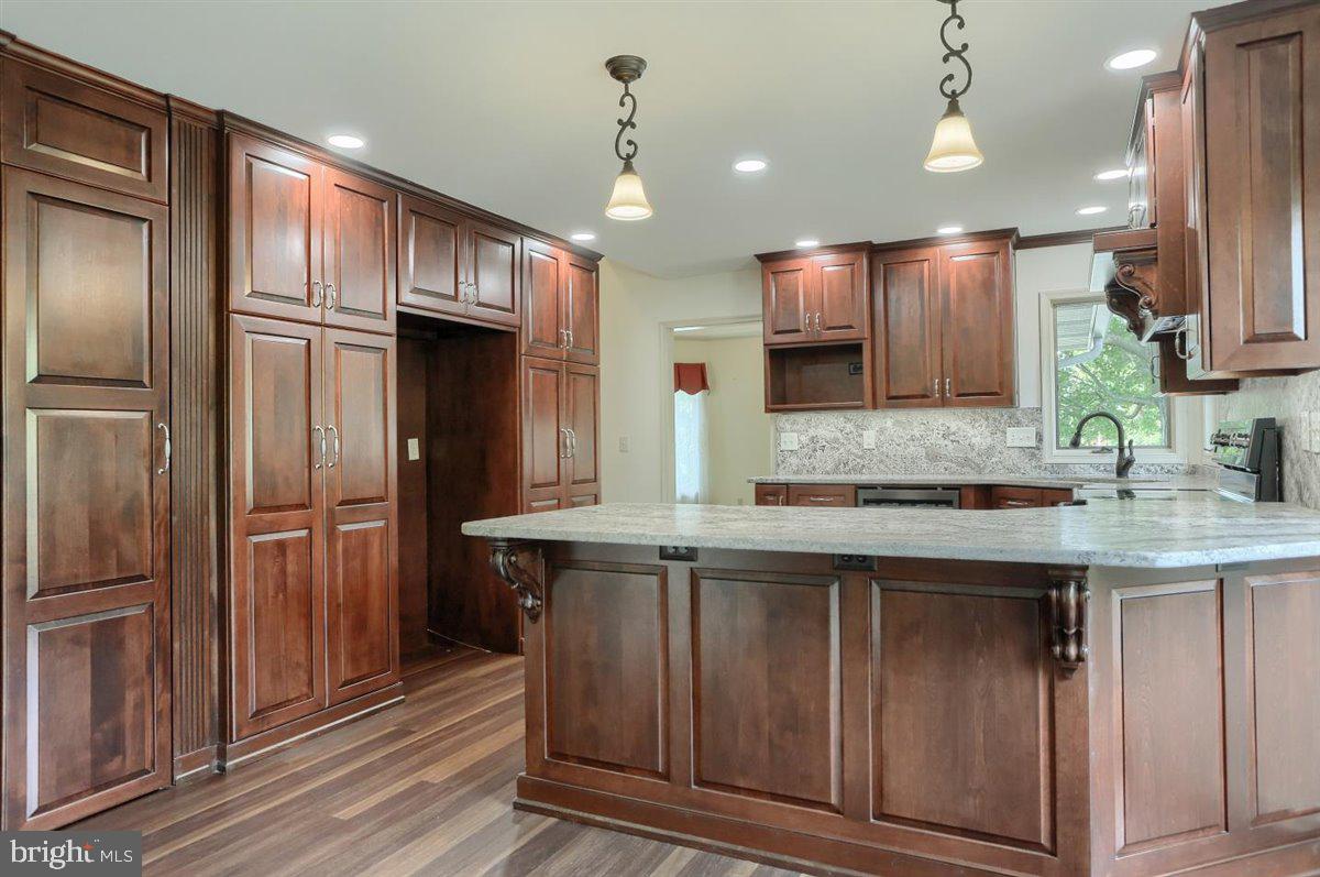GREEN LANE MANOR - Residential