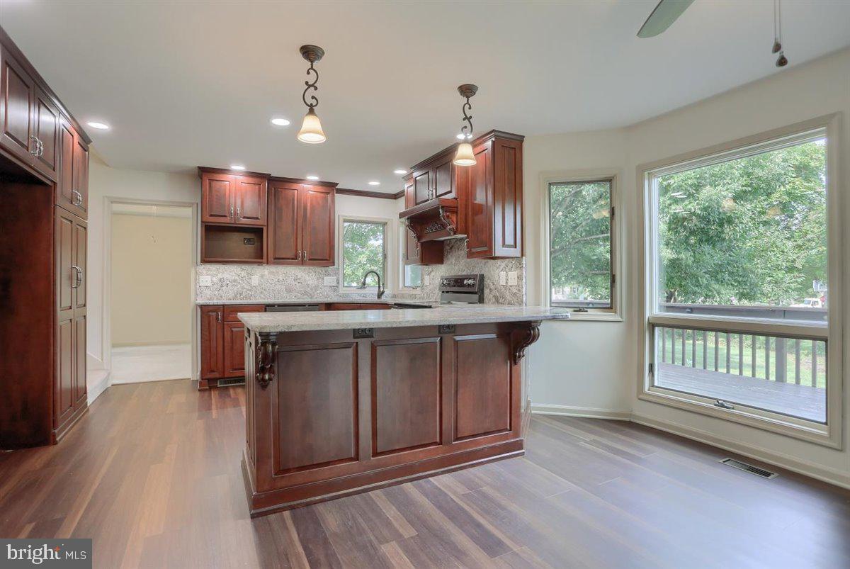 GREEN LANE MANOR - Residential