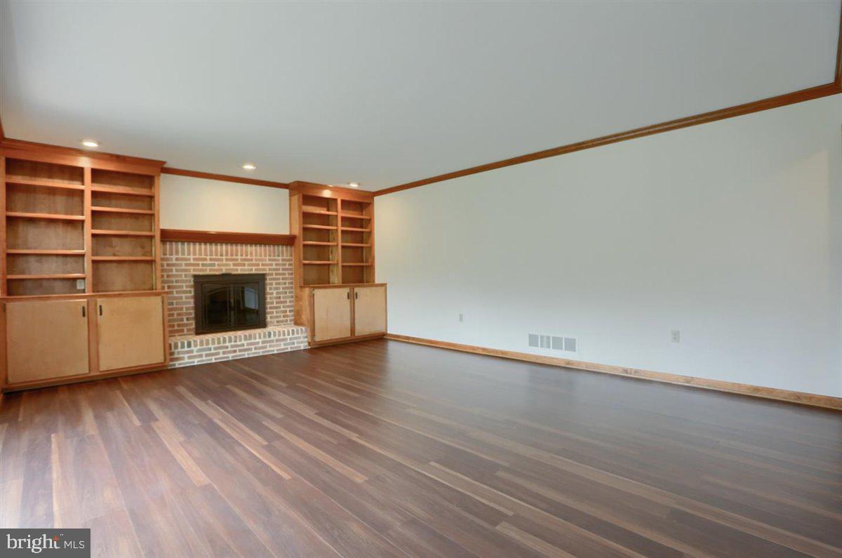 GREEN LANE MANOR - Residential