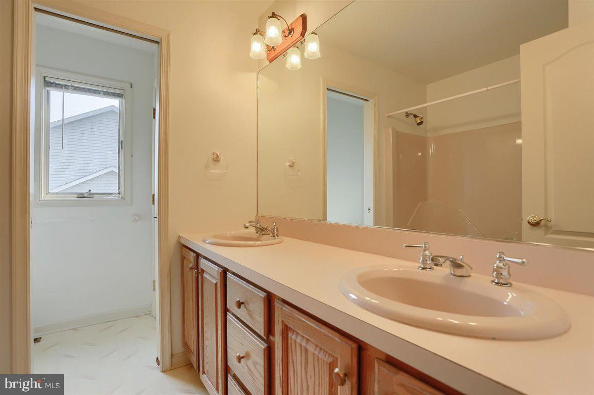 GREEN LANE MANOR - Residential