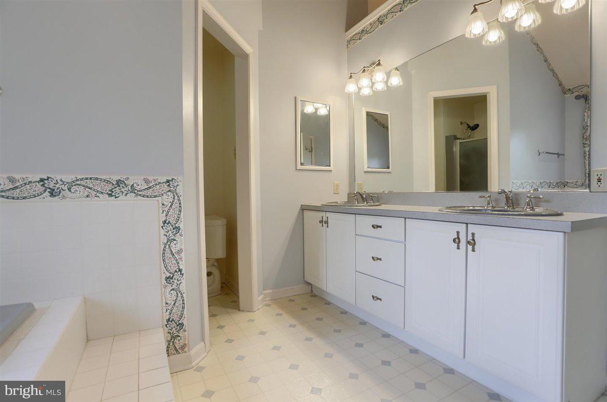 GREEN LANE MANOR - Residential