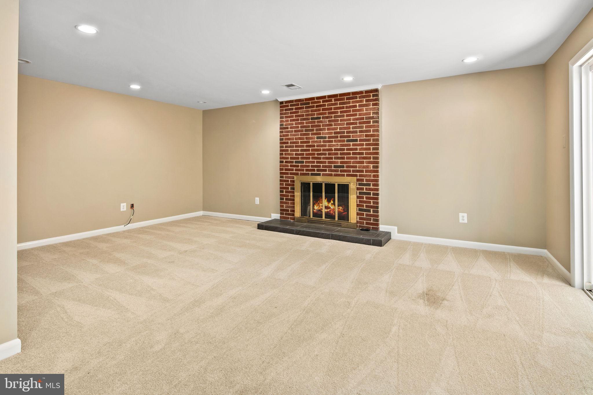 RIVERSIDE ESTATES - Residential