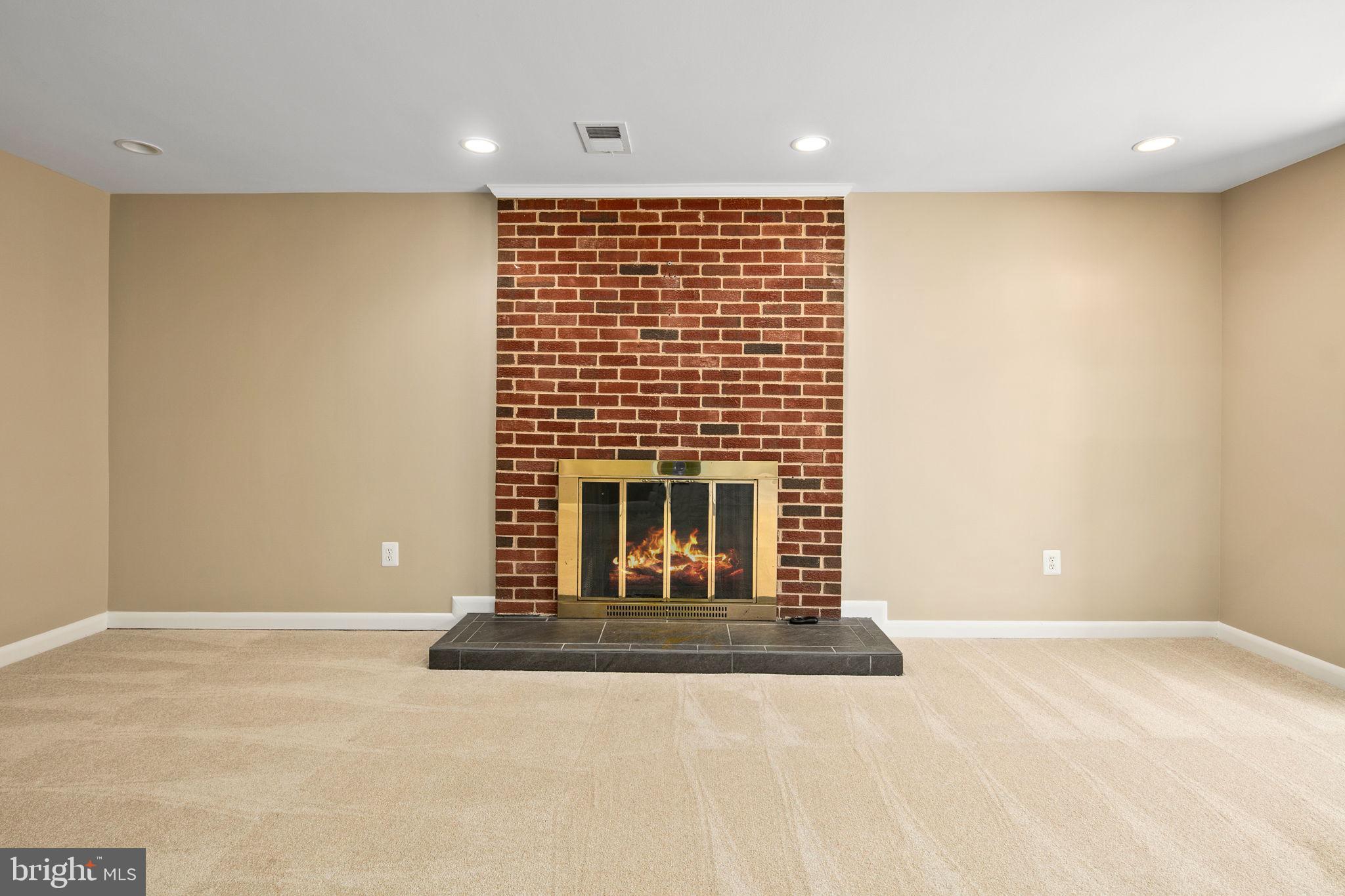 RIVERSIDE ESTATES - Residential