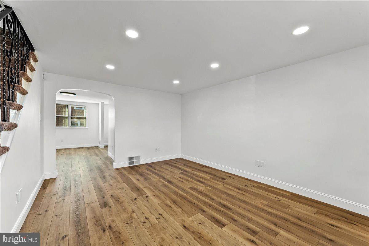 LANSDOWNE PARK - Residential