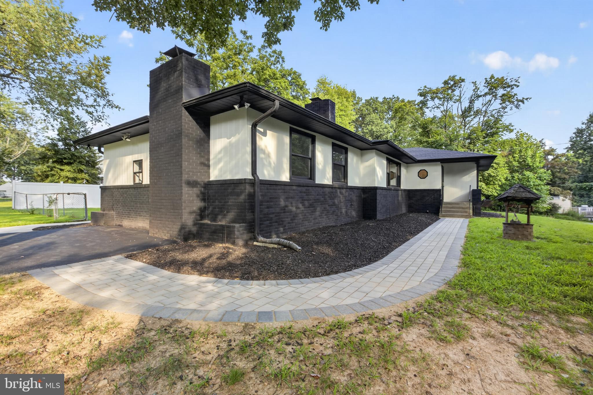 1 SUMMIT AVENUE