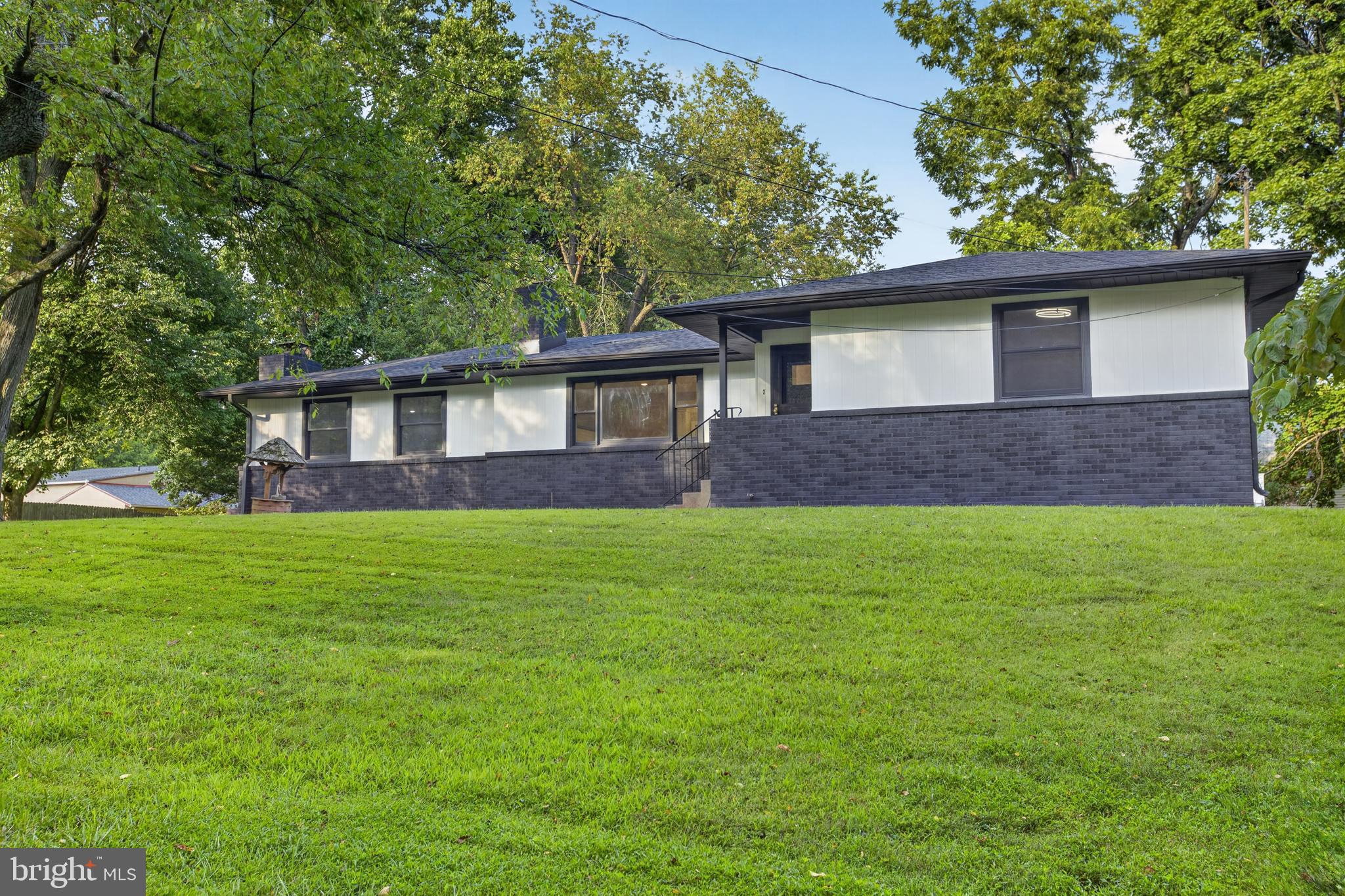 1 SUMMIT AVENUE