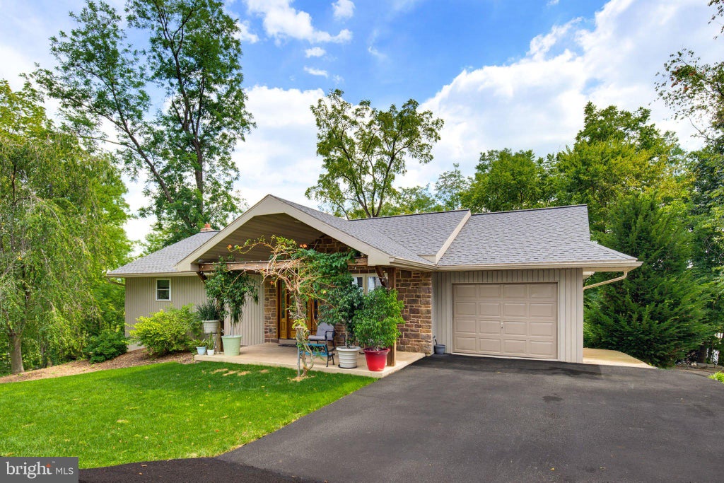 Photo of 78 Parkview Drive, ELIZABETHTOWN, PA 17022 (MLS # PALA2094702)