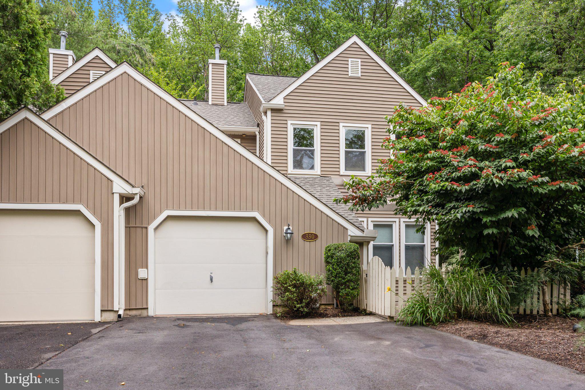 330 ROWANTREE CIRCLE