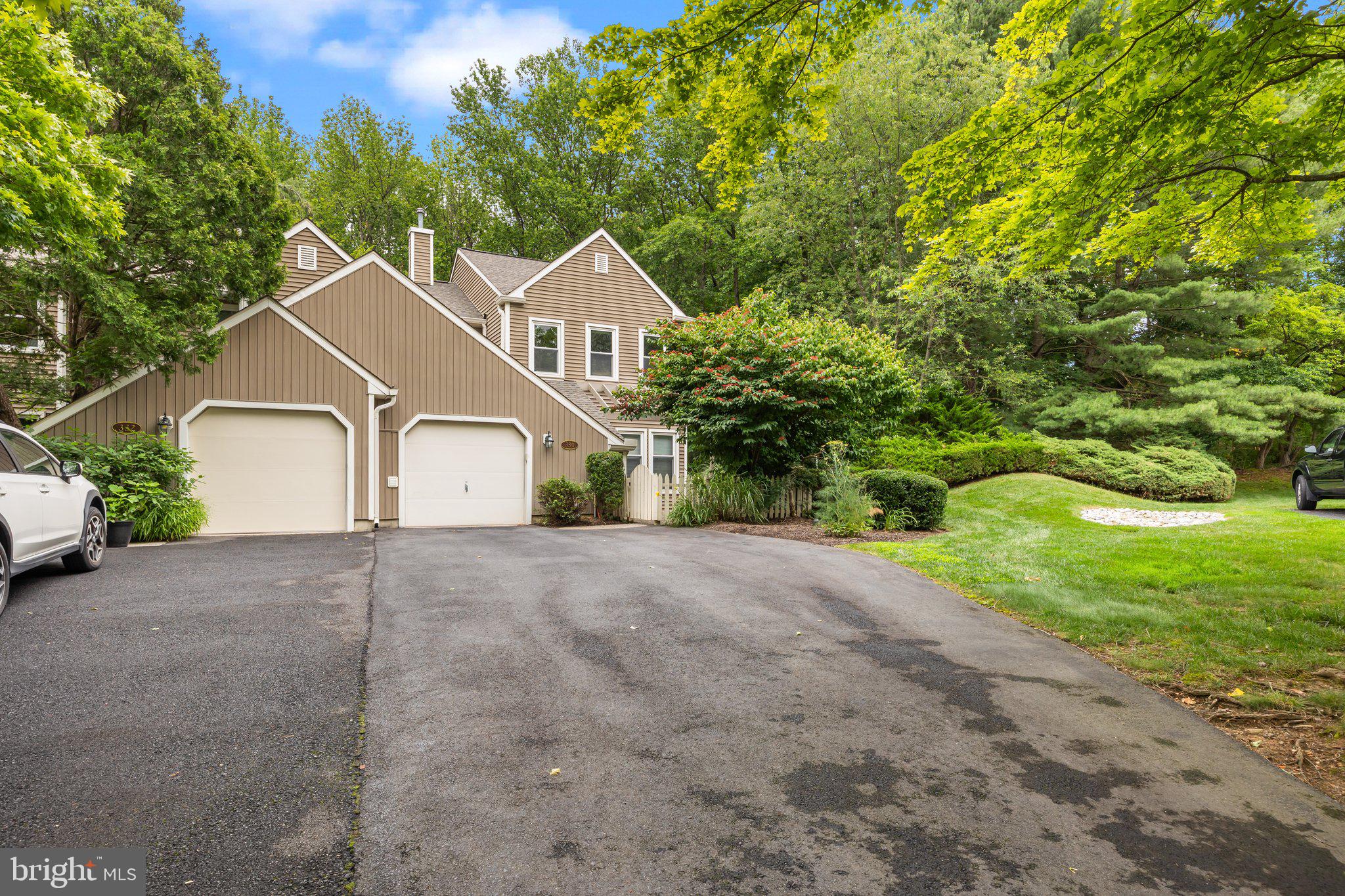330 ROWANTREE CIRCLE