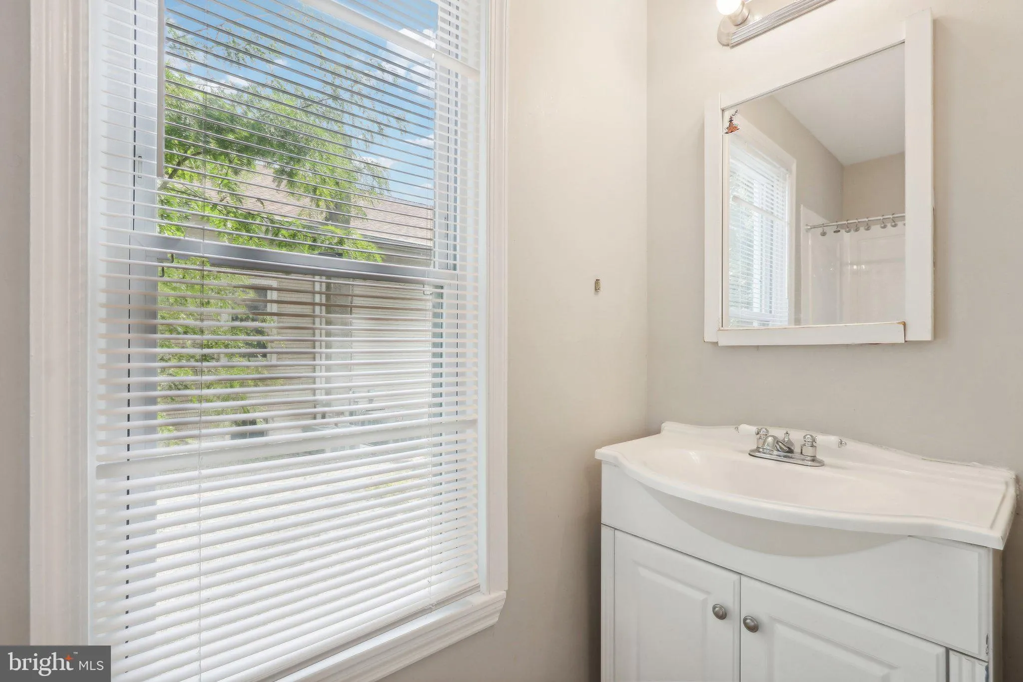 Glassboro, New Jersey 08028, United States, 5 Bedrooms Bedrooms, ,2 BathroomsBathrooms,Residential,Active,49180