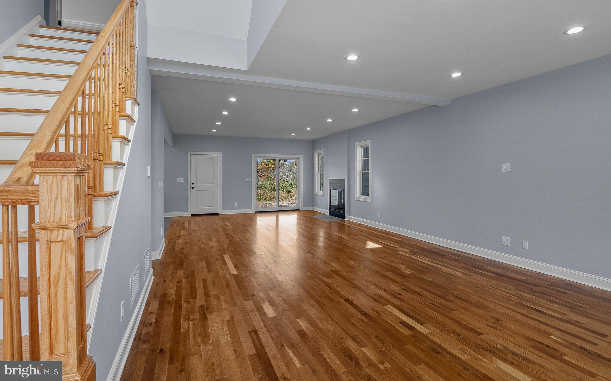 212 INGLESIDE AVENUE