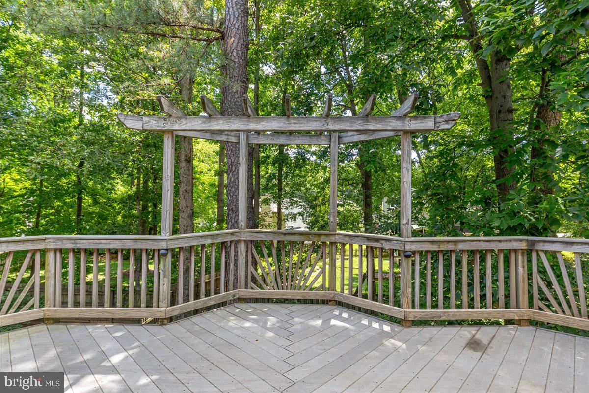 FAIR OAKS CHASE - Residential