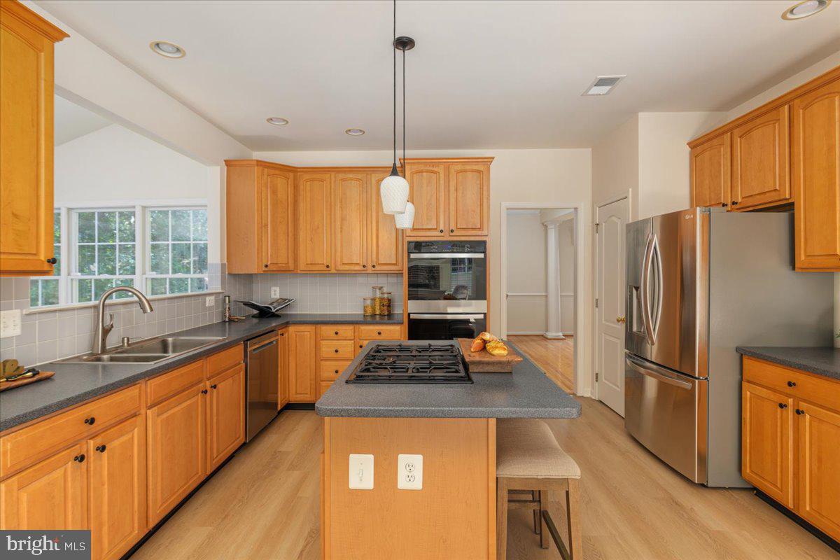 FAIR OAKS CHASE - Residential