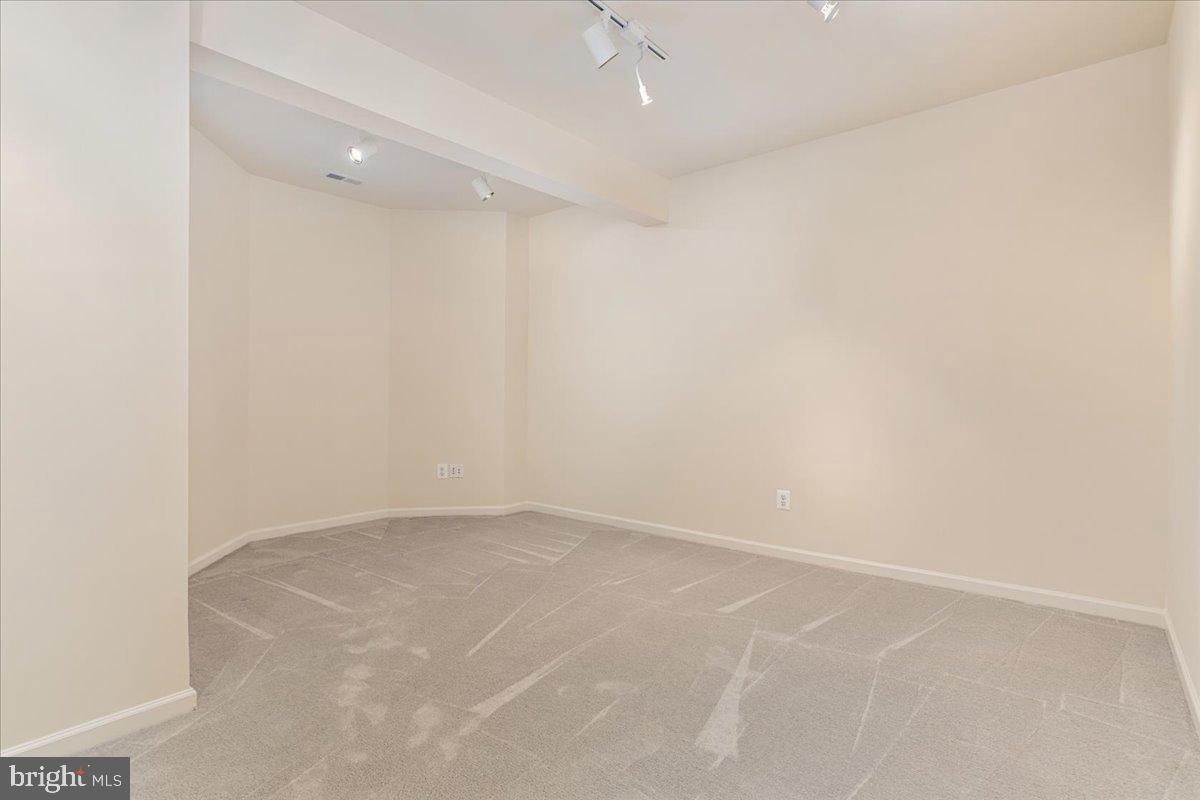 FAIR OAKS CHASE - Residential