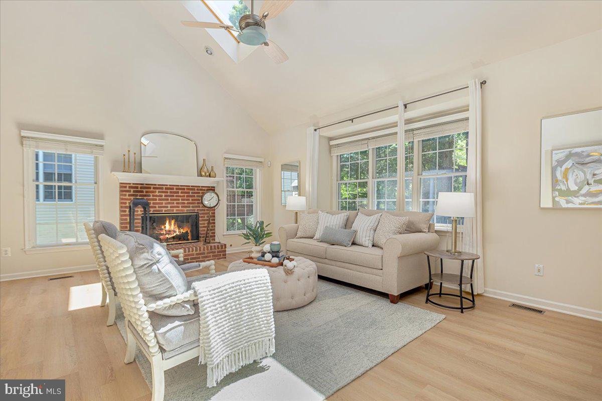 FAIR OAKS CHASE - Residential