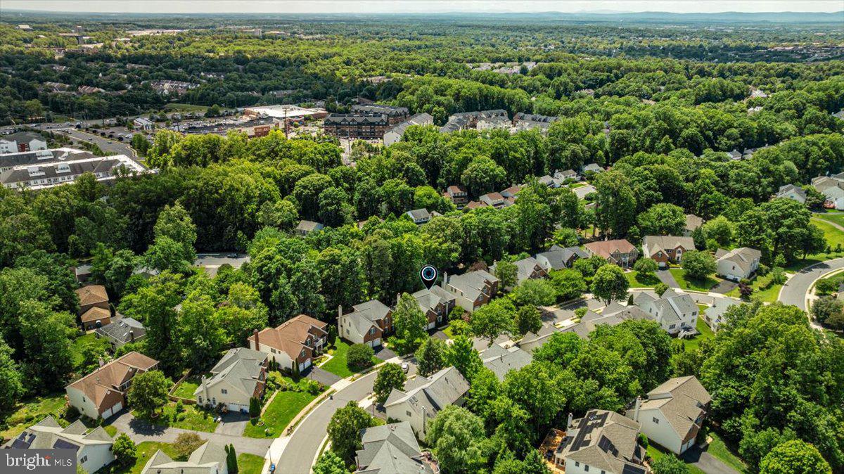 FAIR OAKS CHASE - Residential