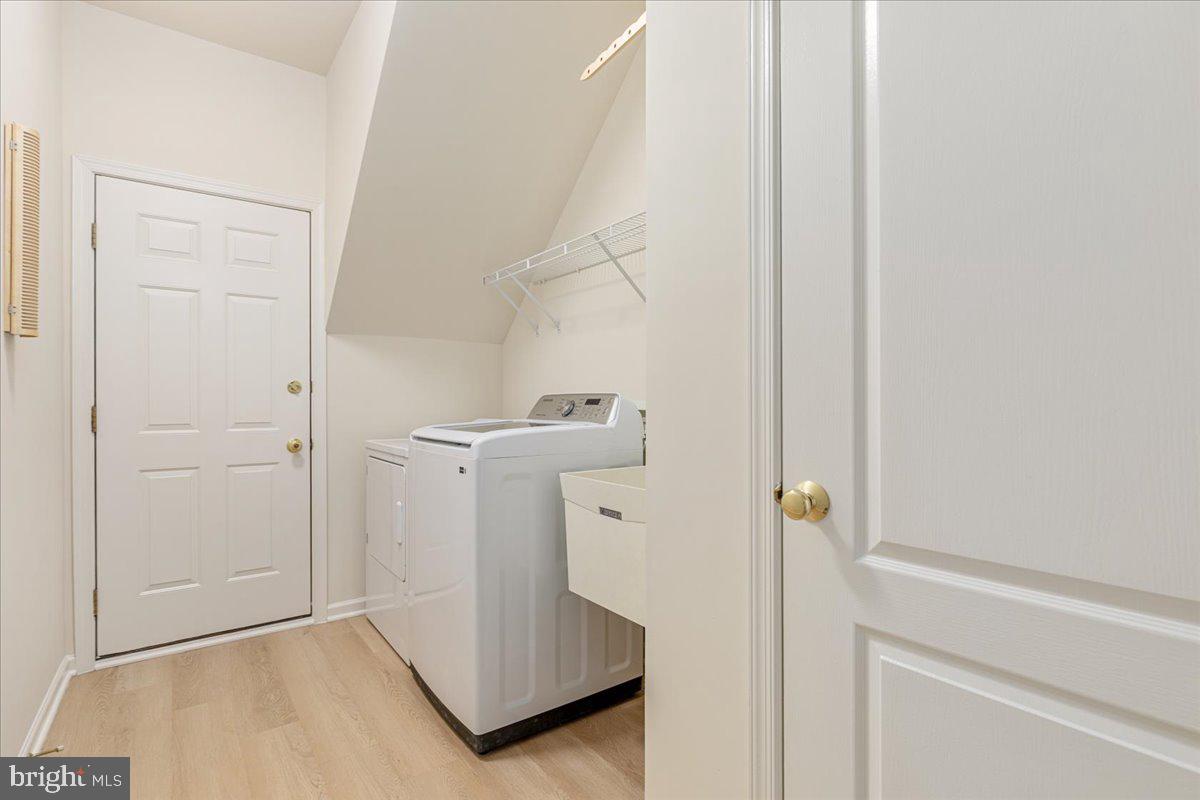 FAIR OAKS CHASE - Residential