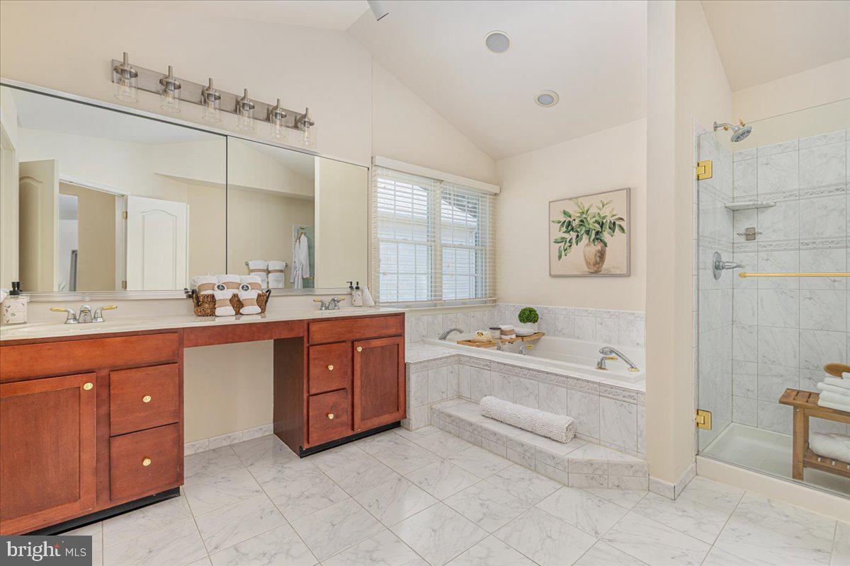 FAIR OAKS CHASE - Residential