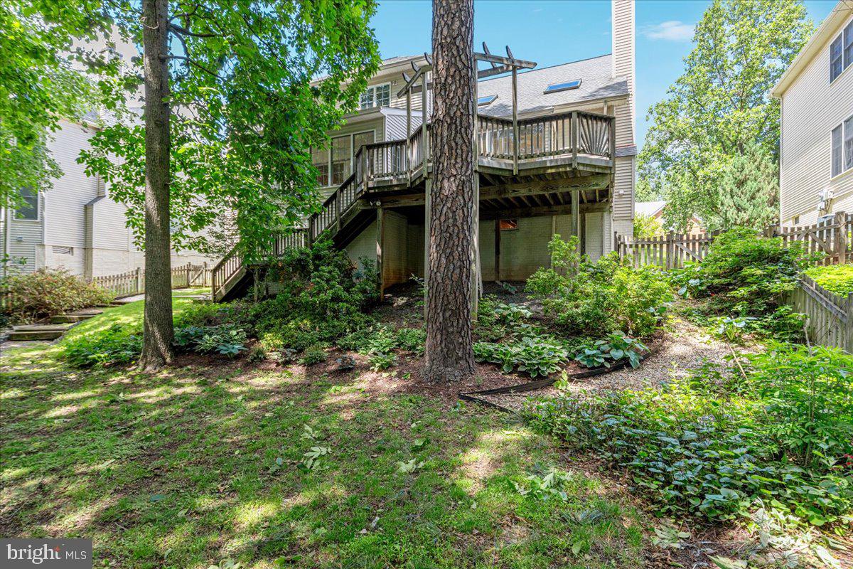 FAIR OAKS CHASE - Residential