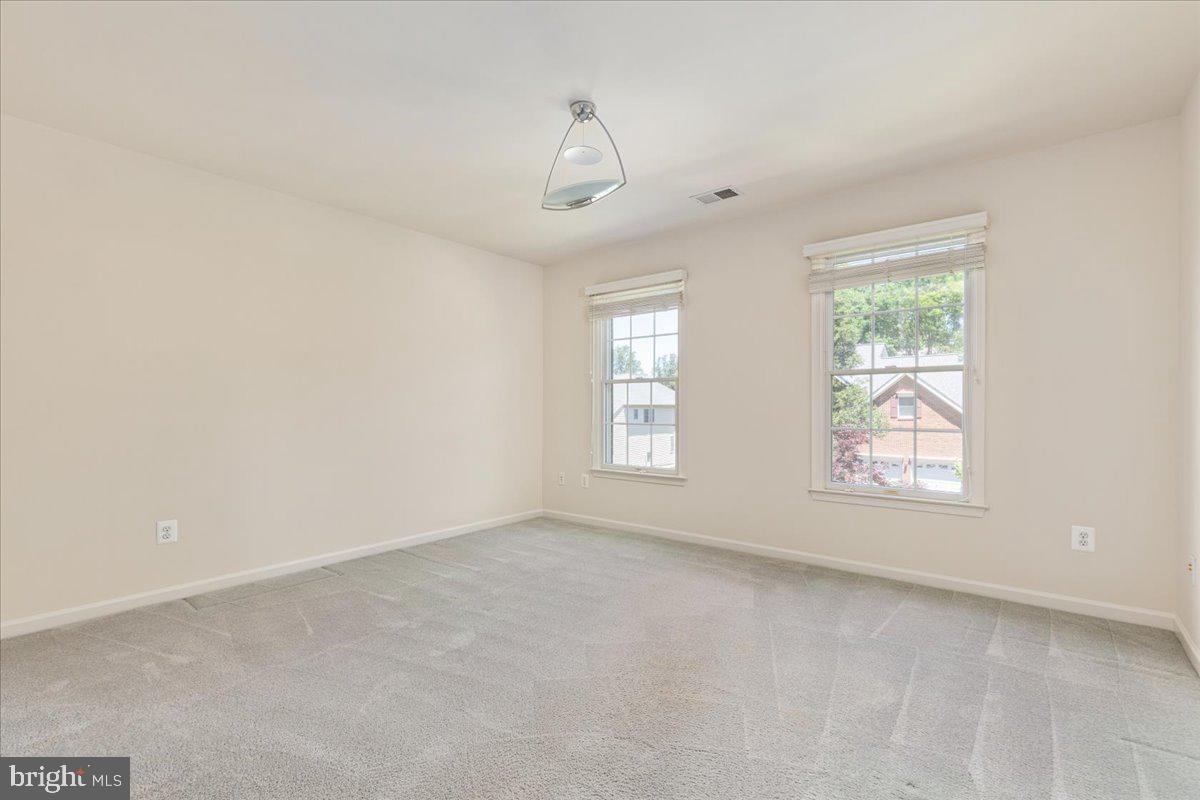 FAIR OAKS CHASE - Residential