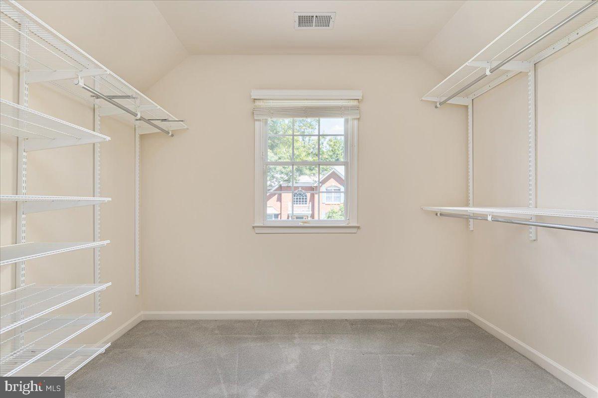 FAIR OAKS CHASE - Residential