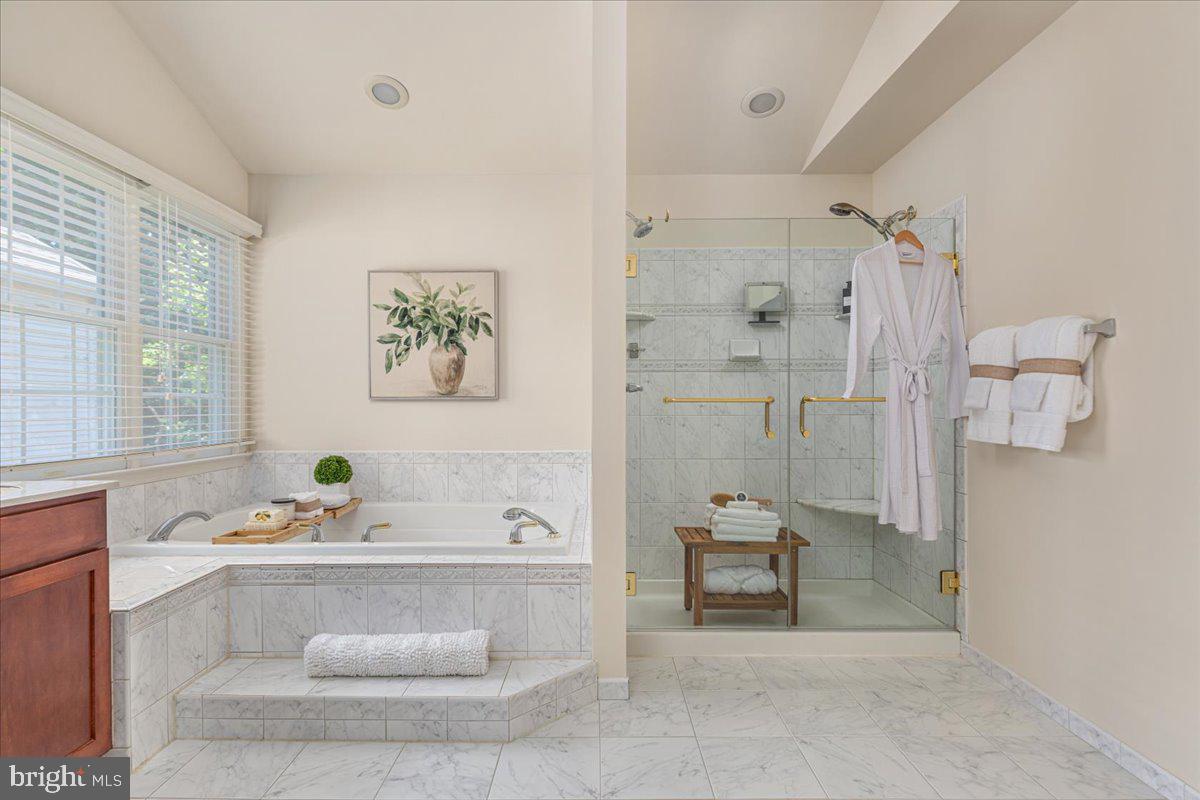 FAIR OAKS CHASE - Residential