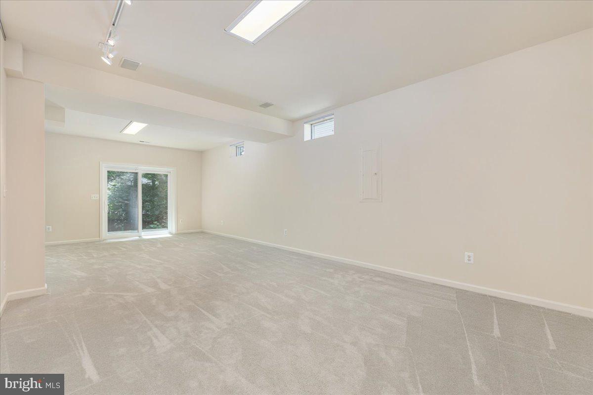 FAIR OAKS CHASE - Residential